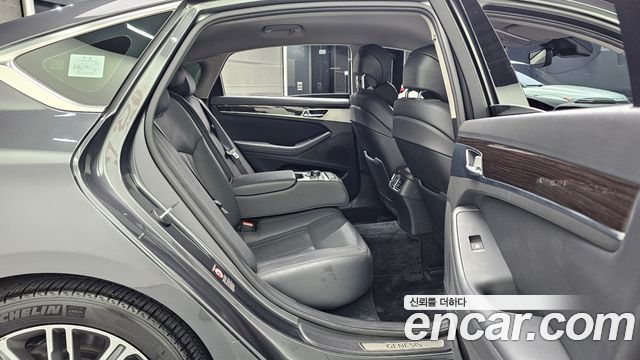 Genesis G80 2018 — photo 18