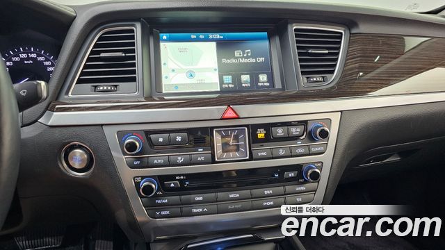 Genesis G80 2018 — photo 20