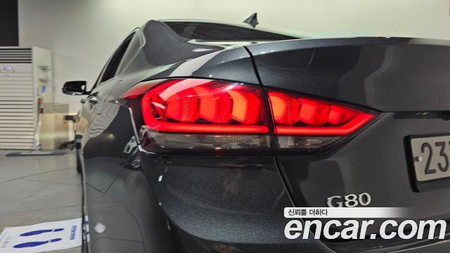 Genesis G80 2018 — photo 9