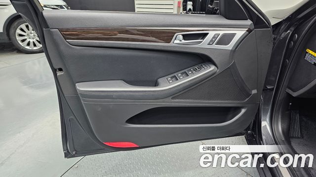 Genesis G80 2018 — photo 14