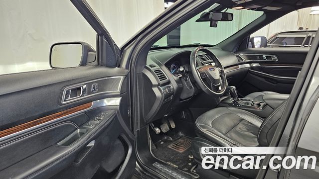 Ford Explorer 2018 — photo 10