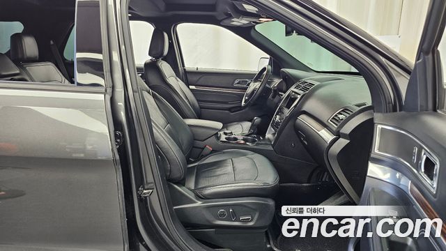 Ford Explorer 2018 — photo 11