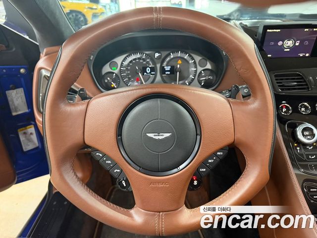 Aston Martin Vanquish 2015 — photo 10