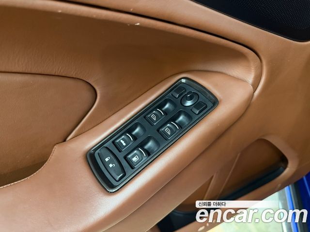 Aston Martin Vanquish 2015 — photo 13