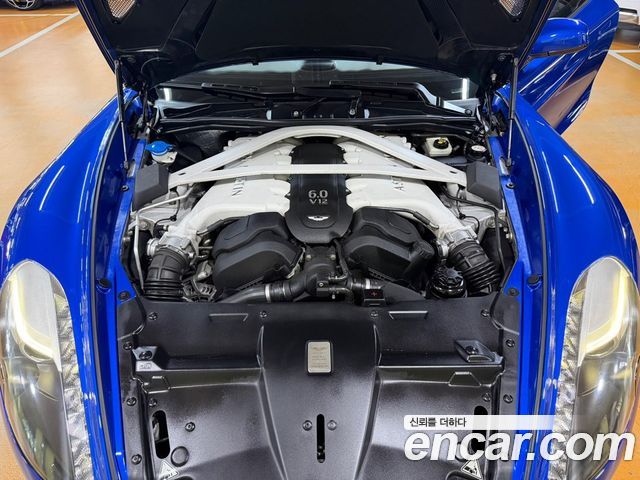 Aston Martin Vanquish 2015 — photo 20