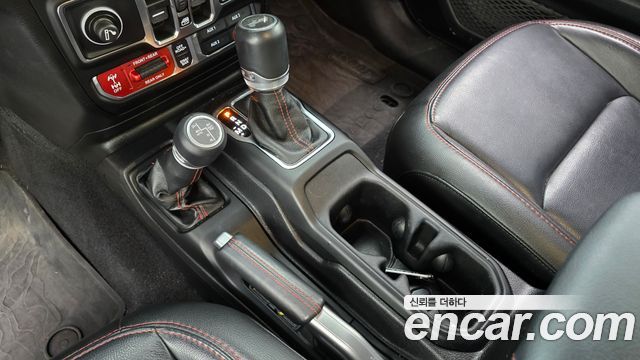 Jeep Wrangler 2021 — photo 9