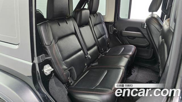 Jeep Wrangler 2021 — photo 11