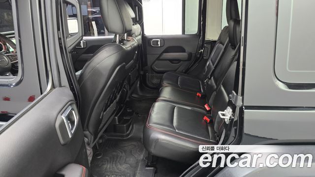 Jeep Wrangler 2021 — photo 12