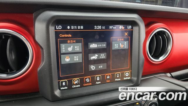 Jeep Wrangler 2021 — photo 16