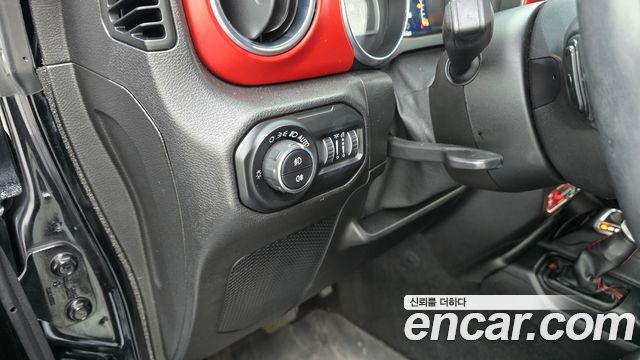 Jeep Wrangler 2021 — photo 17