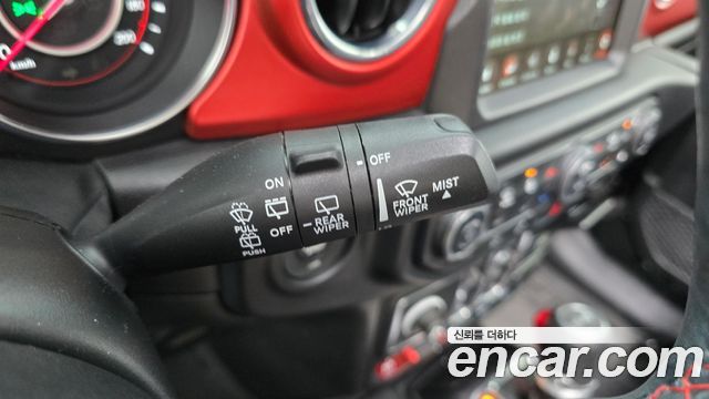 Jeep Wrangler 2021 — photo 20