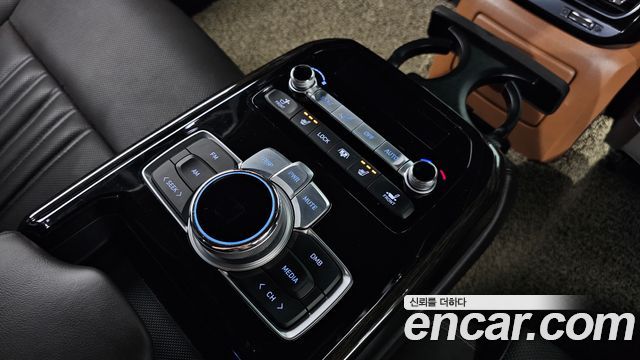 Genesis G90 2019 — photo 23