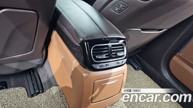 Genesis G90 2019 — photo 24