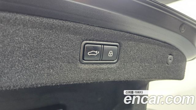 Genesis G90 2019 — photo 26