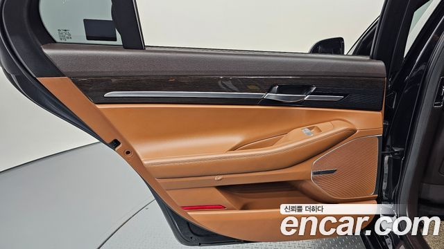 Genesis G90 2019 — photo 15