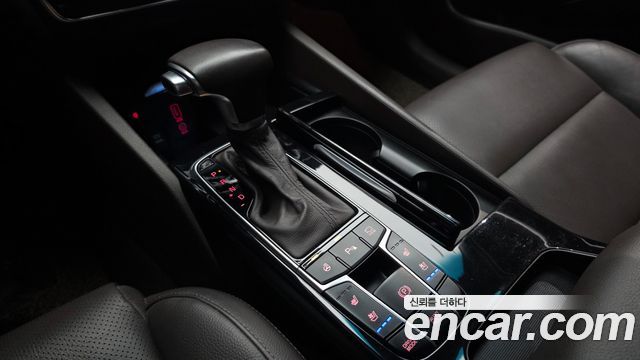 Kia K7 2019 — photo 9