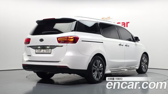 Kia Canival 2019 — photo 2