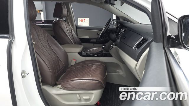 Kia Canival 2019 — photo 11