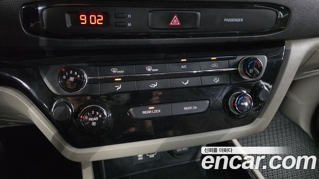 Kia Canival 2019 — photo 16