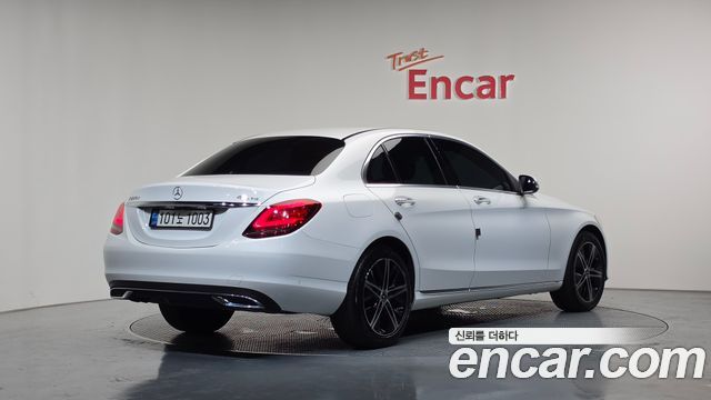 Mercedes-Benz C-Class 2019 — photo 2