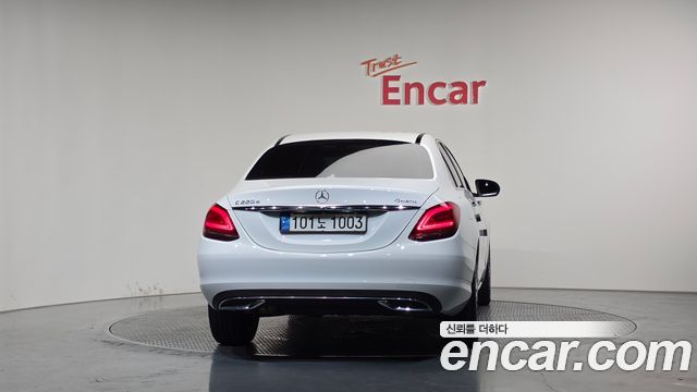 Mercedes-Benz C-Class 2019 — photo 4