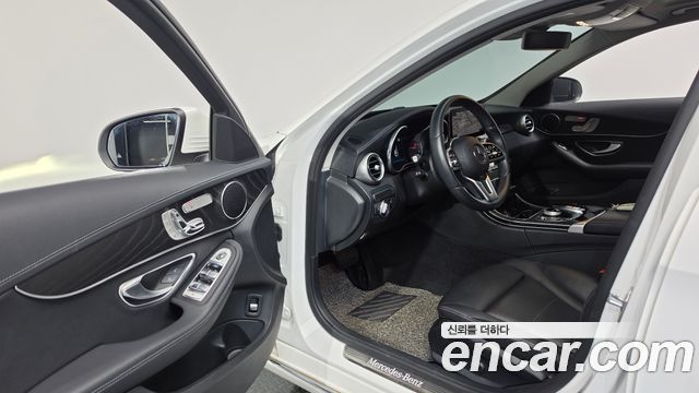 Mercedes-Benz C-Class 2019 — photo 10