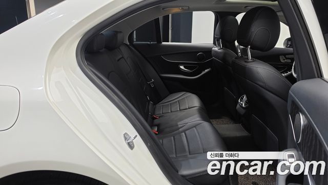 Mercedes-Benz C-Class 2019 — photo 11