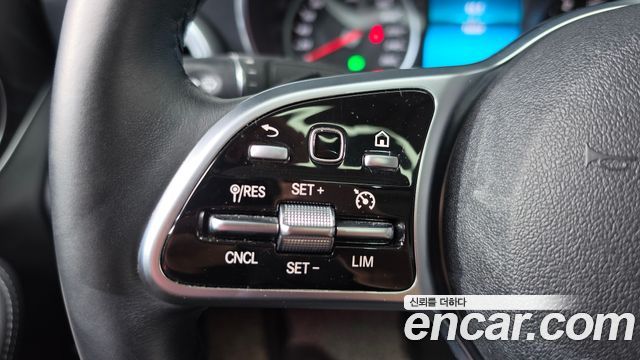 Mercedes-Benz C-Class 2019 — photo 16