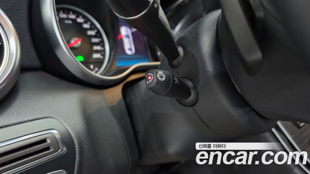 Mercedes-Benz C-Class 2019 — photo 18