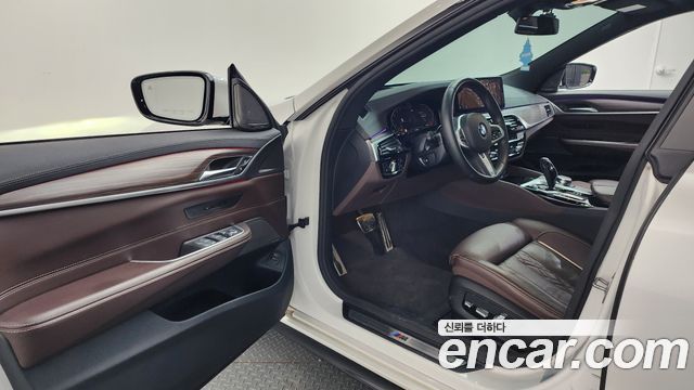 BMW Gran Turismo 2021 — photo 13