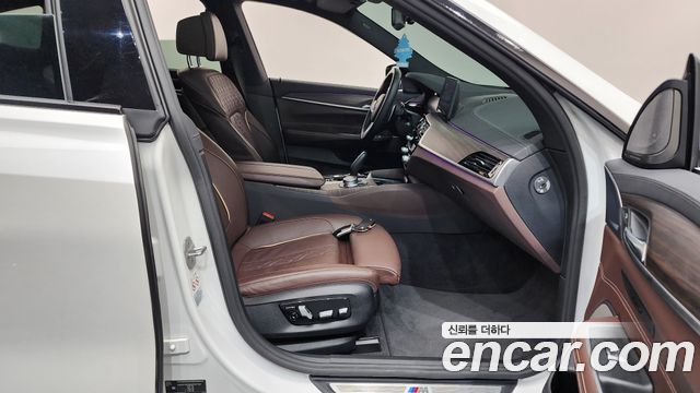 BMW Gran Turismo 2021 — photo 16