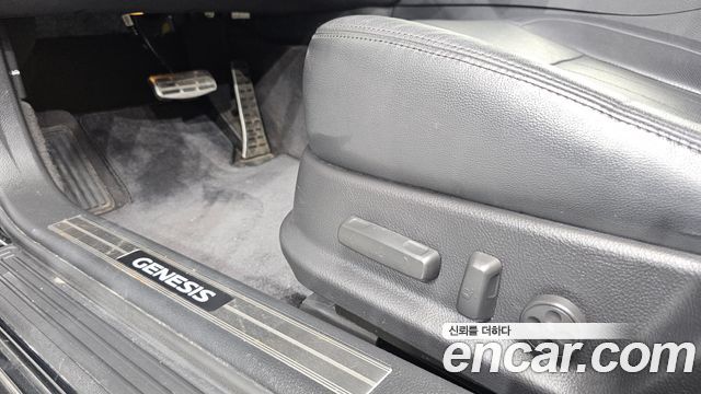 Hyundai Genesis 2014 — photo 29