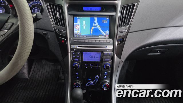 Hyundai Sonata 2011 — photo 13