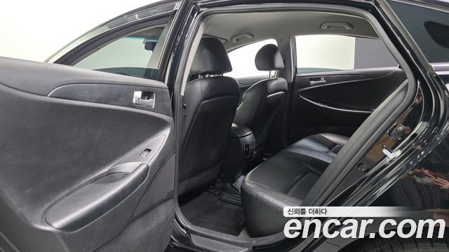 Hyundai Sonata 2011 — photo 18