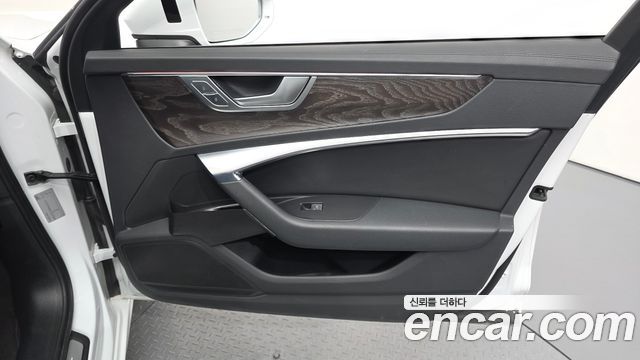 Audi A6 2021 — photo 14