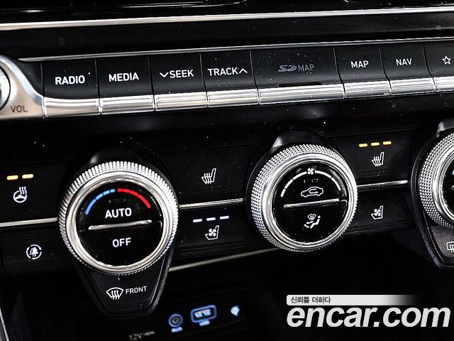 Genesis G70 2019 — photo 18