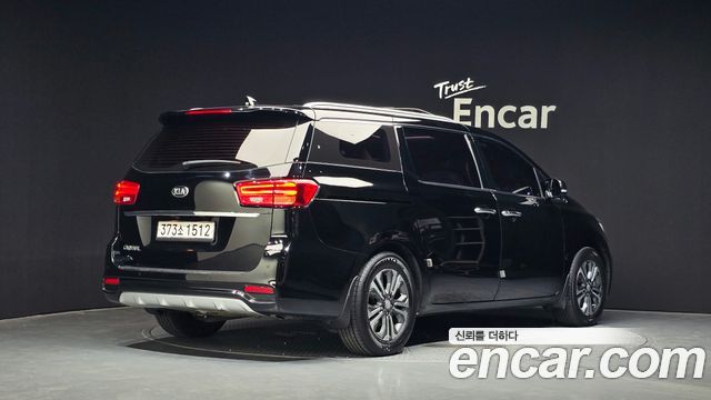 Kia Canival 2019 — photo 2