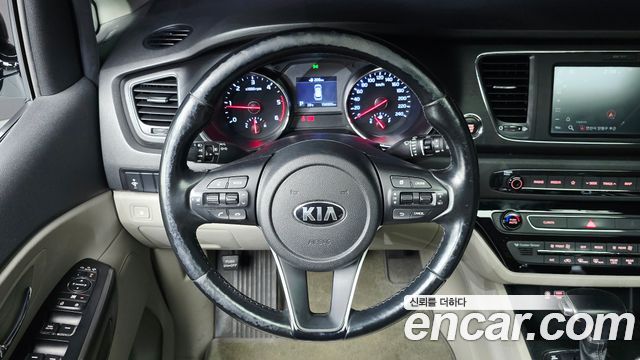 Kia Canival 2019 — photo 22