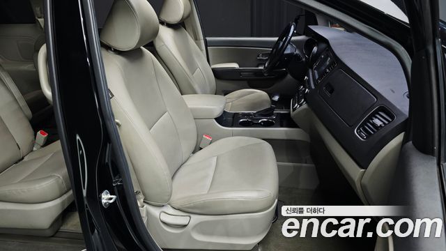 Kia Canival 2019 — photo 16