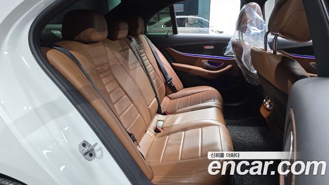 Mercedes-Benz E-Class 2021 — photo 17