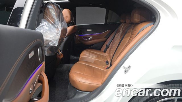 Mercedes-Benz E-Class 2021 — photo 18