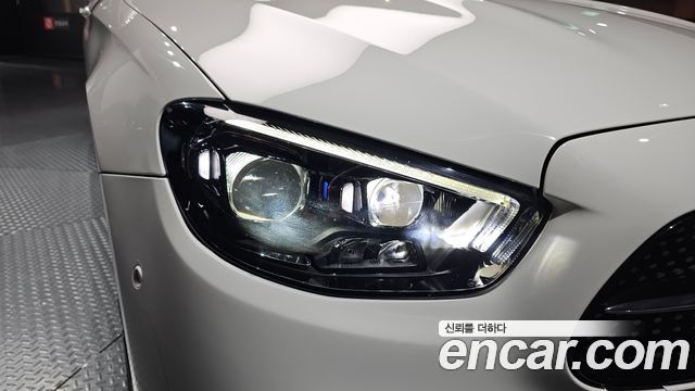 Mercedes-Benz E-Class 2021 — photo 8