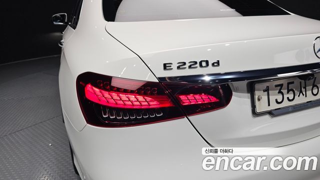 Mercedes-Benz E-Class 2021 — photo 9