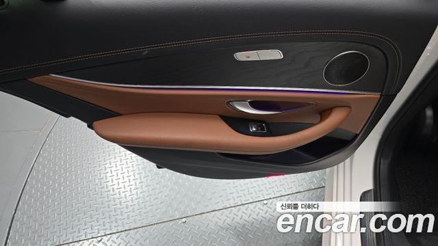 Mercedes-Benz E-Class 2021 — photo 15