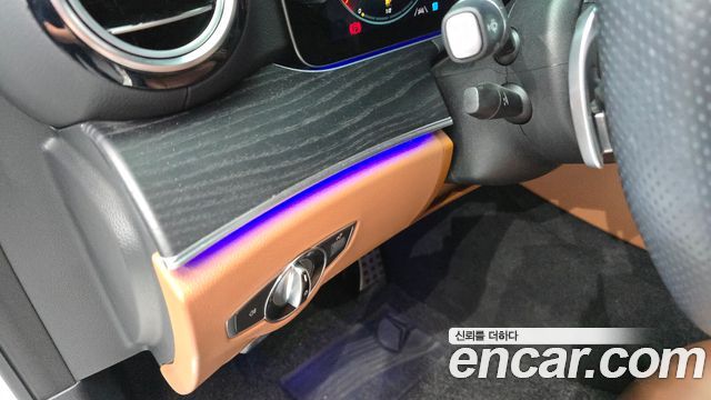 Mercedes-Benz E-Class 2021 — photo 28