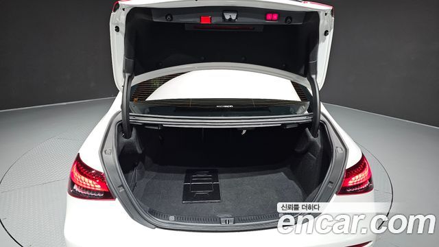 Mercedes-Benz E-Class 2021 — photo 31