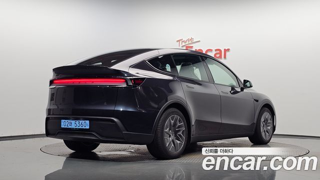 Tesla Model Y 2026 — photo 2