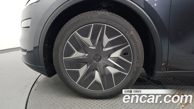 Tesla Model Y 2026 — photo 5