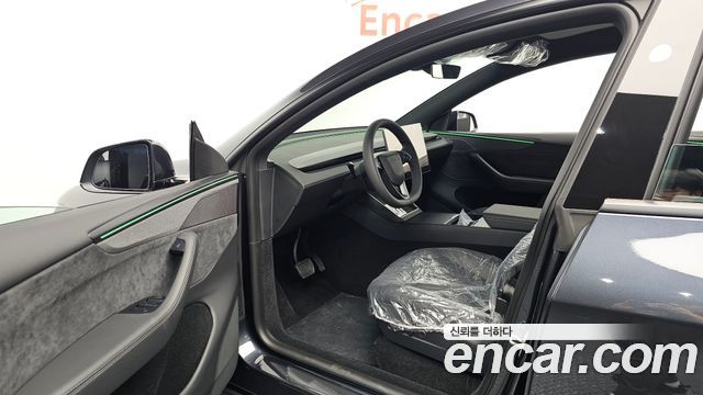 Tesla Model Y 2026 — photo 13