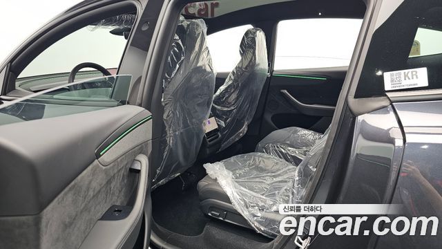 Tesla Model Y 2026 — photo 18